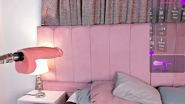 aurora divine online show from 02/24/25, 10:25