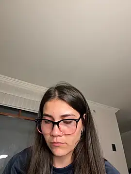 aurora divine online show from 10/15/25, 10:54