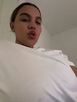 Snapshot of vivicolibri chatting on 11/24/25, 10:09 vivicolibri online show from 11/24/25, 10:09