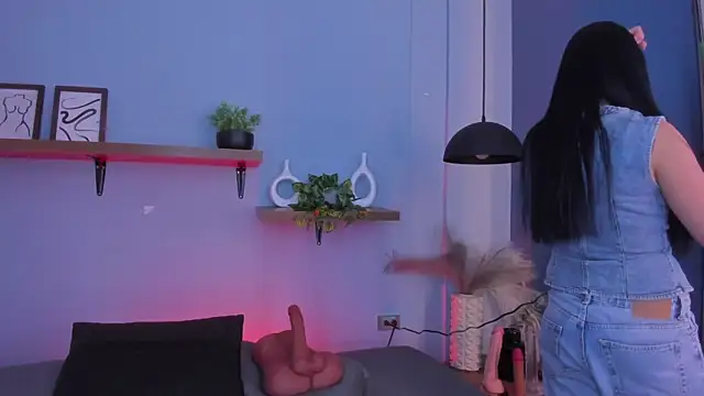 Snapshot of maddy_walker chatting on 11/08/25, 12:05 maddy walker online show from 11/08/25, 12:05