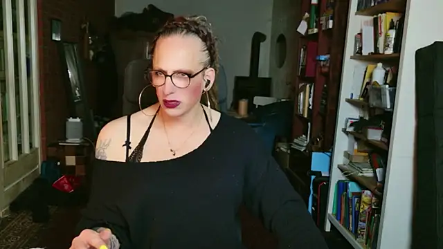 MaxiEmily online show from 10/25/25, 12:51