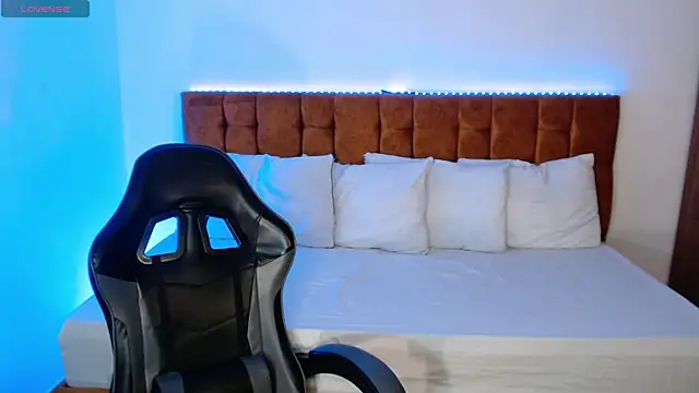 alexiaaross online show from 10/19/25, 06:14