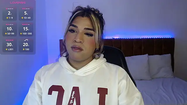 Snapshot of alexiaaross chatting on 11/04/25, 05:28 alexiaaross online show from 11/04/25, 05:28