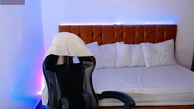 Snapshot of alexiaaross chatting on 11/14/25, 05:28 alexiaaross online show from 11/14/25, 05:28