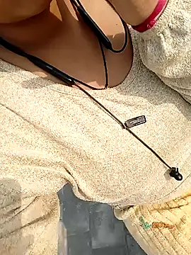 Snapshot of ruhi2003 chatting on 12/09/24, 04:23 ruhi2003 online show from 12/09/24, 04:23