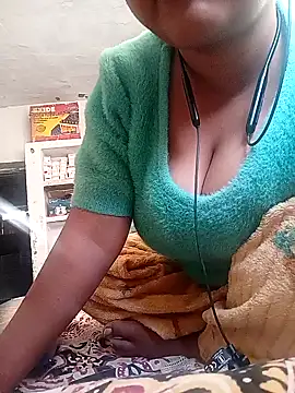 Snapshot of ruhi2003 chatting on 12/15/24, 11:12 ruhi2003 online show from 12/15/24, 11:12