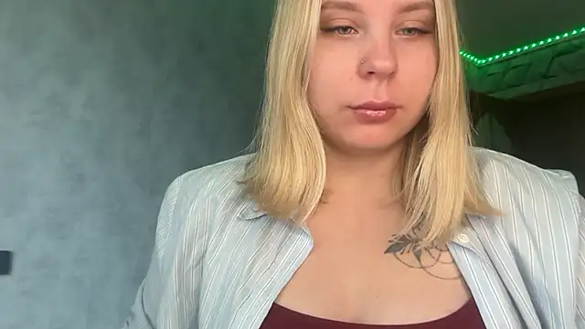 Thalia  Star online show from 10/28/25, 09:13