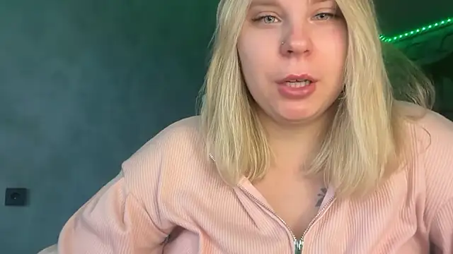 Thalia  Star online show from 12/03/25, 09:51