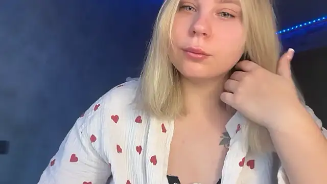 Thalia  Star online show from 12/17/25, 08:20