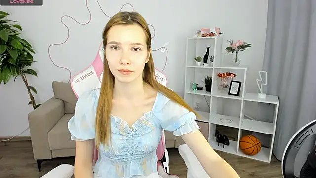 Snapshot of PolinaCherry chatting on 12/03/24, 07:21 PolinaCherry online show from 12/03/24, 07:21