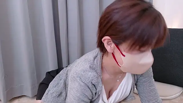 Snapshot of Risa_06 chatting on 12/14/25, 12:43 Risa 06 online show from 12/14/25, 12:43