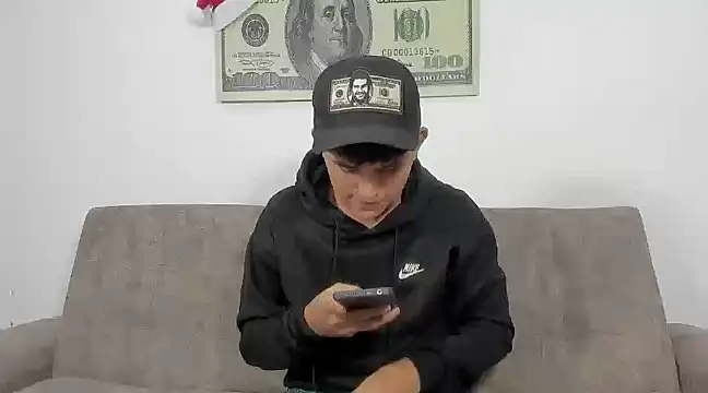 Snapshot of Lyam_ap chatting on 01/01/25, 04:39 Lyam ap online show from 01/01/25, 04:39