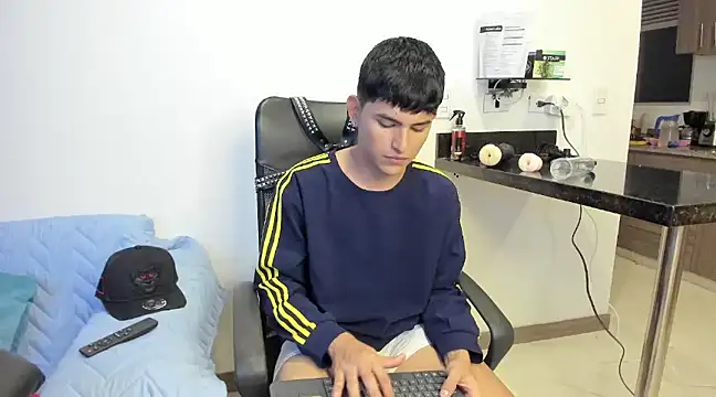 Snapshot of Lyam_ap chatting on 01/13/25, 08:05 Lyam ap online show from 01/13/25, 08:05