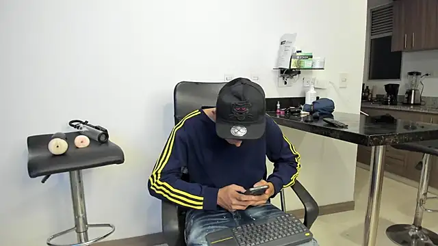 Snapshot of Lyam_ap chatting on 01/17/25, 08:02 Lyam ap online show from 01/17/25, 08:02