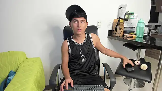 Snapshot of Lyam_ap chatting on 01/24/25, 08:02 Lyam ap online show from 01/24/25, 08:02