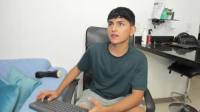 Snapshot of Lyam_ap chatting on 02/06/25, 06:08 Lyam ap online show from 02/06/25, 06:08