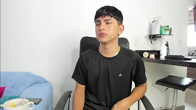 Snapshot of Lyam_ap chatting on 02/21/25, 03:54 Lyam ap online show from 02/21/25, 03:54