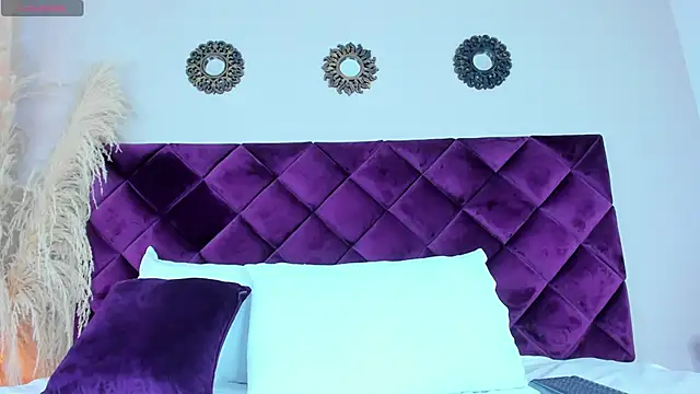 KendralHolson online show from 01/04/25, 07:45
