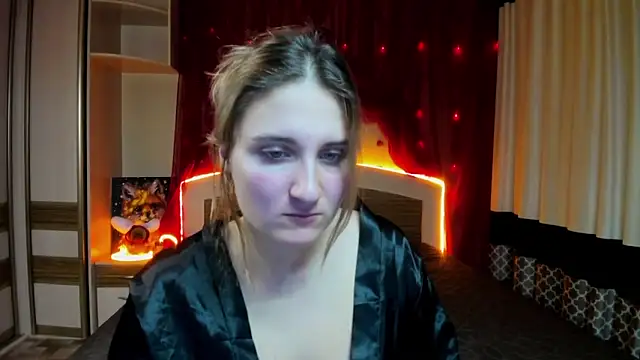 Miss Elsa  online show from 12/15/25, 01:15