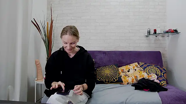 AmaliaMao online show from 09/12/25, 07:41