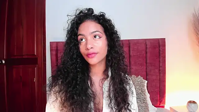 Snapshot of AntonellaHall_ chatting on 09/17/25, 12:18 AntonellaHall online show from 09/17/25, 12:18