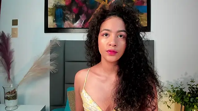 Snapshot of AntonellaHall_ chatting on 10/20/25, 11:54 AntonellaHall online show from 10/20/25, 11:54