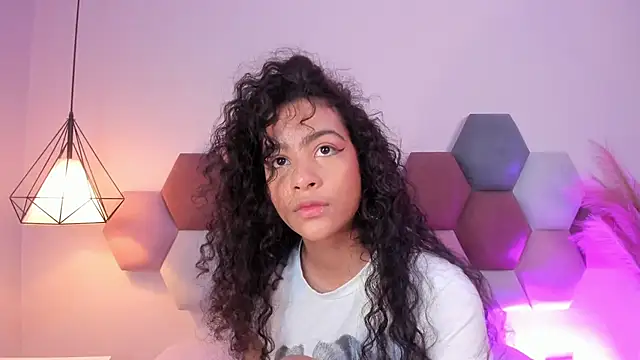 Snapshot of AntonellaHall_ chatting on 10/24/25, 12:12 AntonellaHall online show from 10/24/25, 12:12