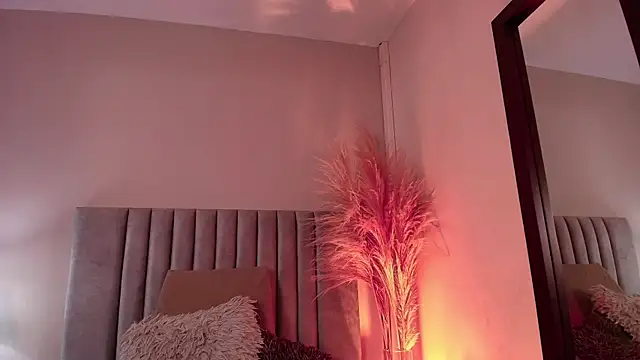 DannaHadid online show from 09/09/25, 12:48