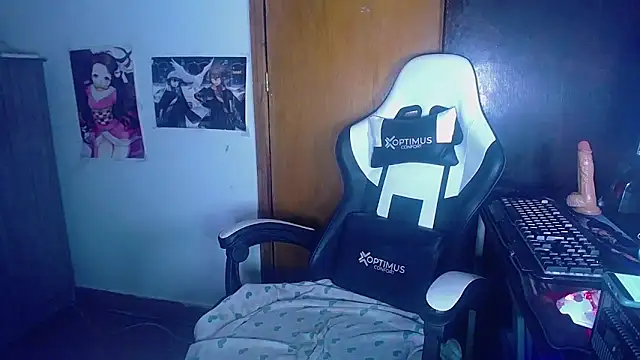 Snapshot of gigiqueen_18 chatting on 12/11/24, 10:58 gigiqueen 18 online show from 12/11/24, 10:58