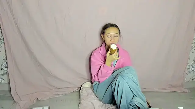 EllaSky xoxo online show from 10/18/25, 07:14