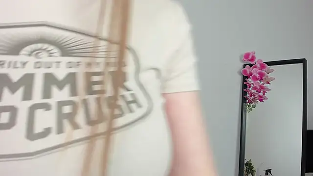Lilly Colins online show from 12/15/24, 07:42