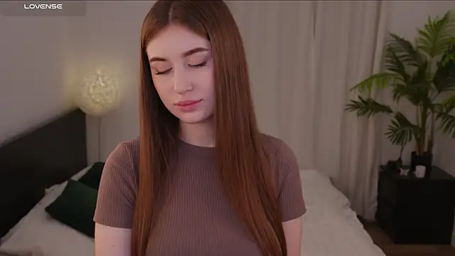 Lilly Colins online show from 01/04/25, 03:28