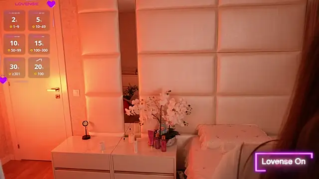 Lilly Colins online show from 10/15/25, 07:03