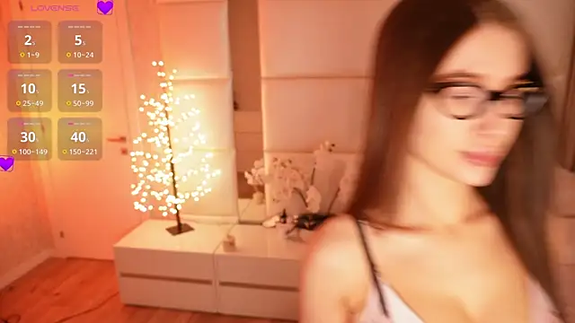 Lilly Colins online show from 07/25/26, 09:01
