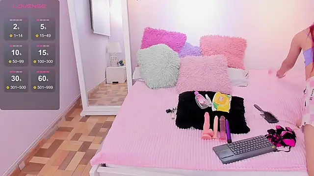 cloee love online show from 12/06/24, 06:17