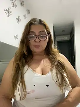 Snapshot of AntonellaAlondra4 chatting on 03/06/25, 03:35 AntonellaAlondra4 online show from 03/06/25, 03:35
