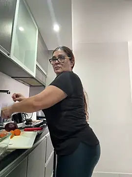 AntonellaAlondra4 online show from 06/07/26, 07:28