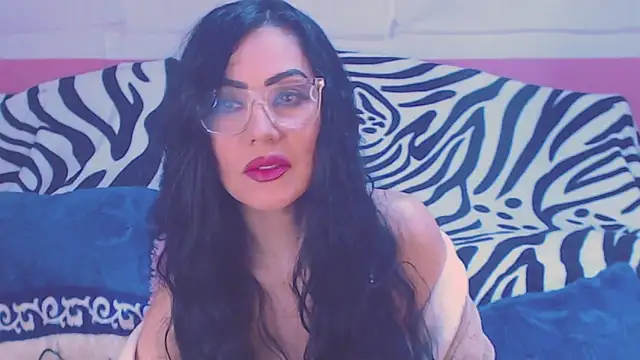 Snapshot of Ary_z chatting on 11/15/25, 11:21 Ary z online show from 11/15/25, 11:21