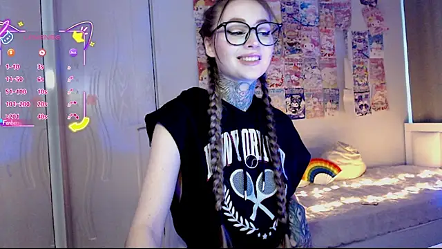 Snapshot of Milky_way_UwU chatting on 09/19/25, 07:32 Milky way UwU online show from 09/19/25, 07:32