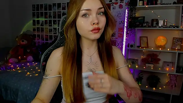 Snapshot of AkiraKatsu chatting on 10/23/25, 12:37 AkiraKatsu online show from 10/23/25, 12:37