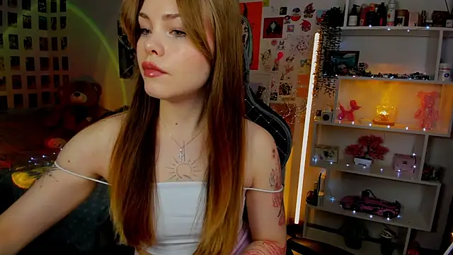 Snapshot of AkiraKatsu chatting on 12/02/25, 10:20 AkiraKatsu online show from 12/02/25, 10:20