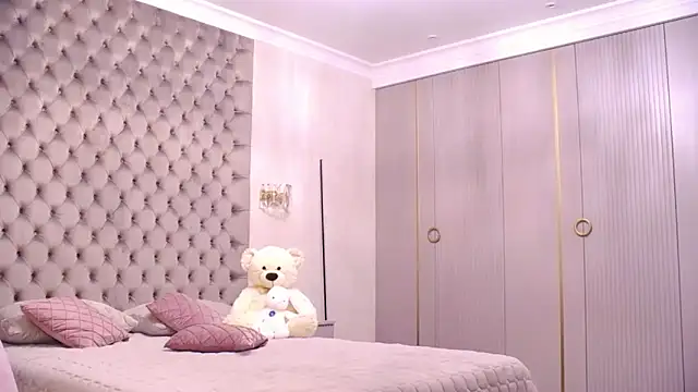 Snapshot of TianaPosh chatting on 10/17/25, 08:22 TianaPosh online show from 10/17/25, 08:22