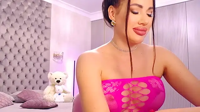 Snapshot of TianaPosh chatting on 10/25/25, 08:25 TianaPosh online show from 10/25/25, 08:25