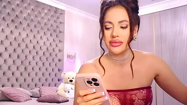 Snapshot of TianaPosh chatting on 11/01/25, 09:28 TianaPosh online show from 11/01/25, 09:28