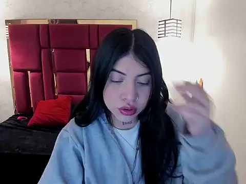 Violet m online show from 10/28/25, 12:19