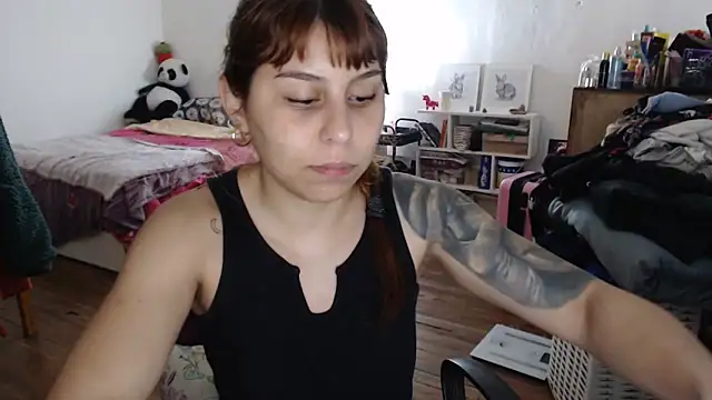 Snapshot of bunnylolaa4 chatting on 10/17/25, 06:49 bunnylolaa4 online show from 10/17/25, 06:49