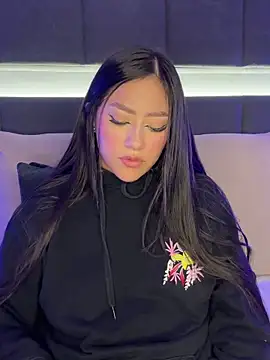 nicolle pierce online show from 02/05/25, 03:42