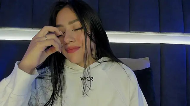 nicolle pierce online show from 02/09/25, 11:47