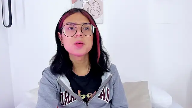 Snapshot of samantha__fairy chatting on 01/07/25, 01:03 samantha fairy online show from 01/07/25, 01:03