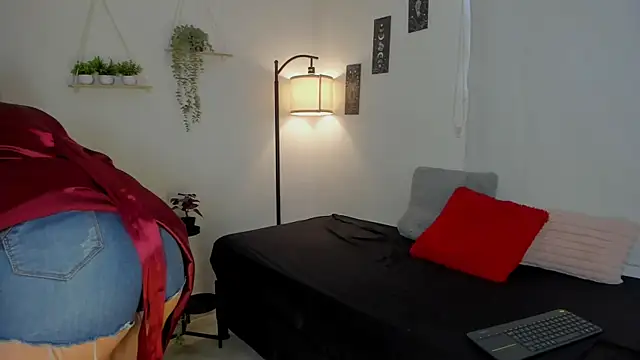 sara sweet9 online show from 11/22/25, 07:24